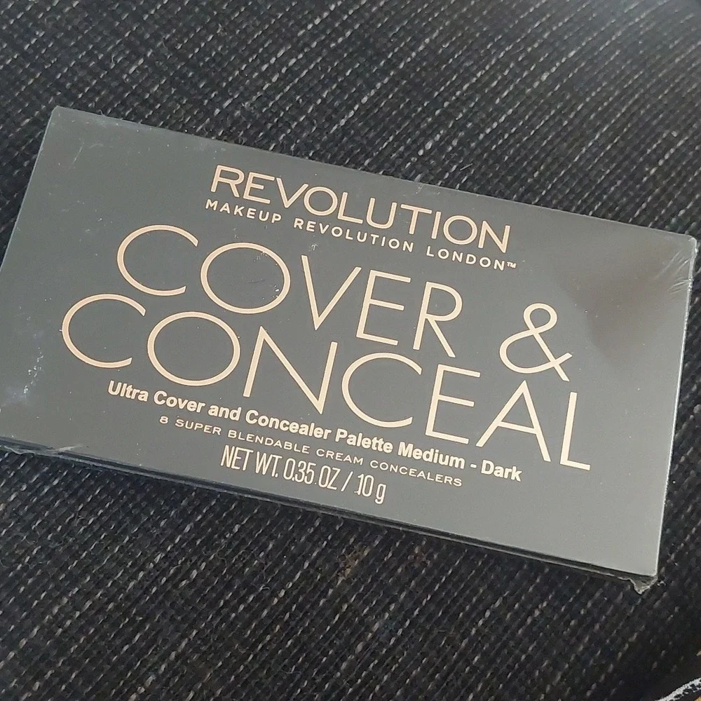NEW Makeup revolution‎ cover & conceal medium dark cream palette